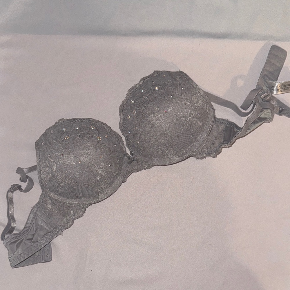 Elegant Lace Underwire Bra - Gray